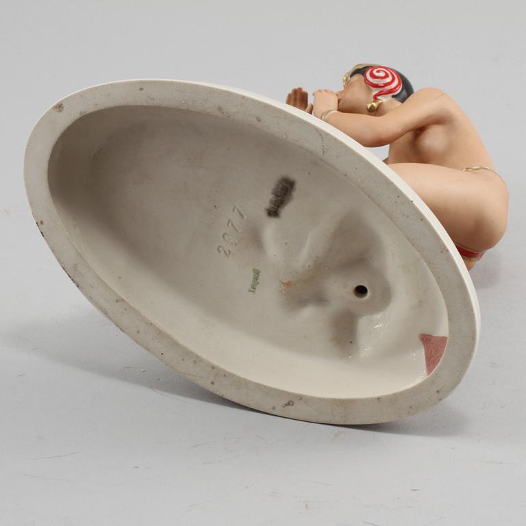 FIGURIN, porslin, art deco, Royal Dux Bohemia, Tjeckoslovakien, 1900-talets första hälft.