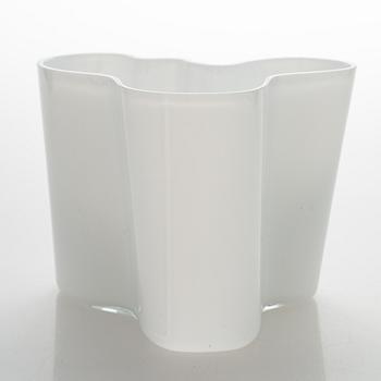 Alvar Aalto, a '3030' vase signed Alvar Aalto 3030.