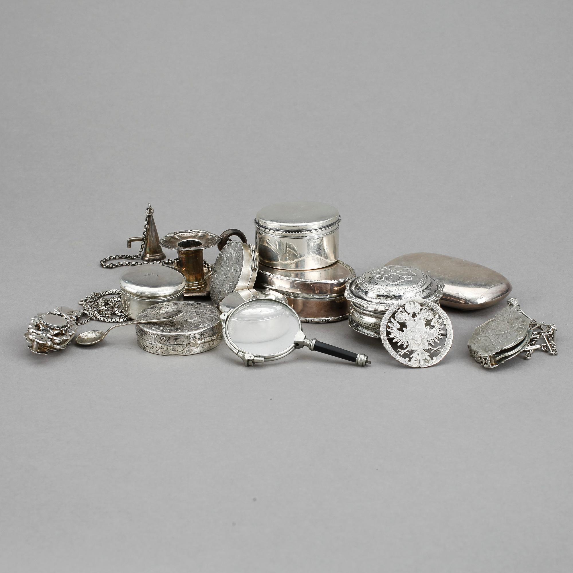 PARTI SILVER, 13 delar, bl.a dosor, blandade nationaliteter. Total vikt ca 455 gram.