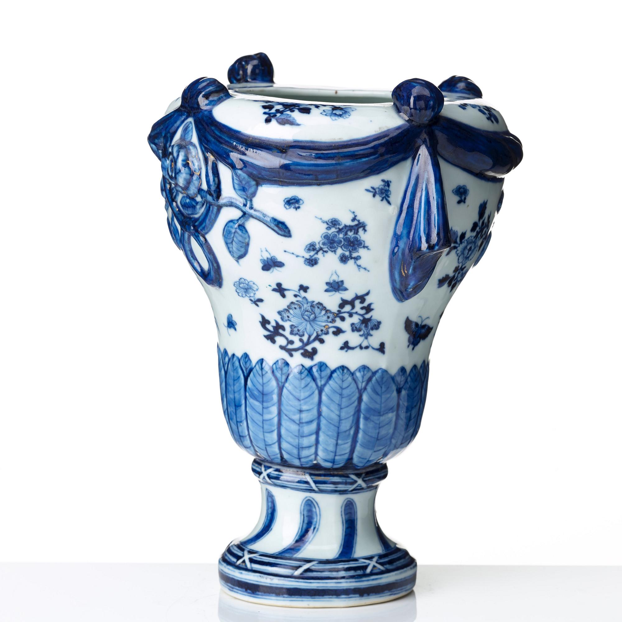 A blue and white vase, Qing dynasty, Qianlong (1736-95).