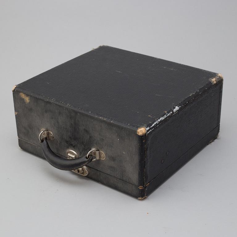 A early 20th century Underwood typewriter.