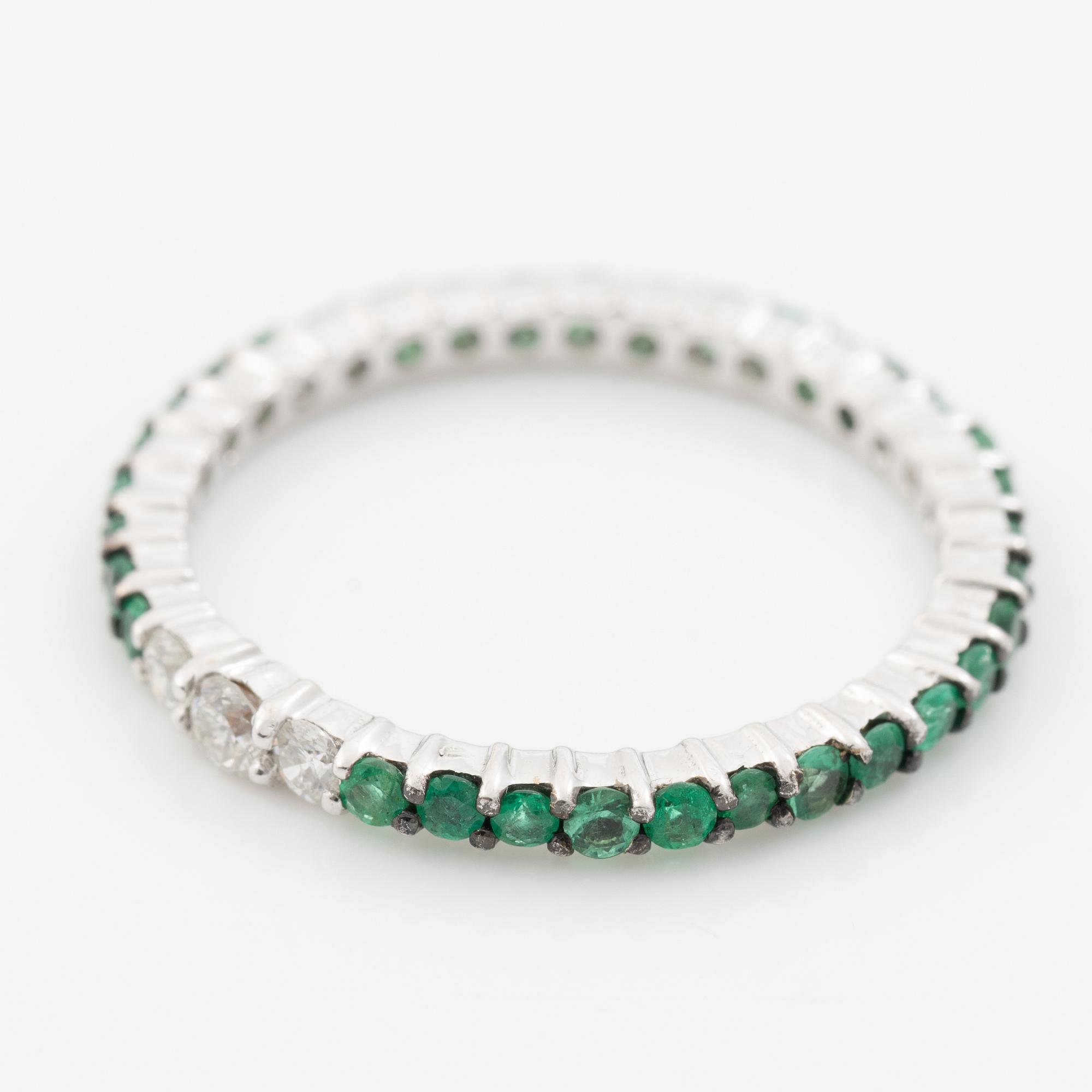 Ring in 18K white gold with brilliant-cut diamonds and emeralds.