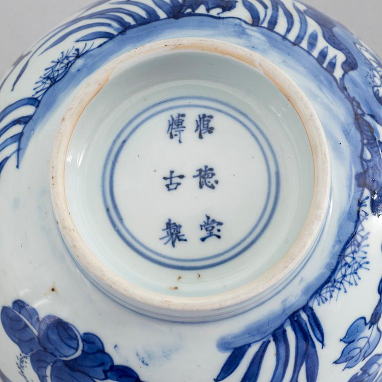 A Chinese blue and white bowl, Qing dynasty, 19th Century.