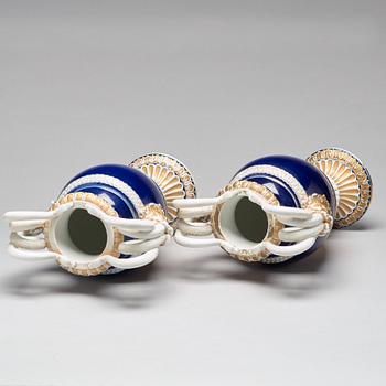 PRAKTURNOR, ett par, porslin. Meissen, omkring 1900.