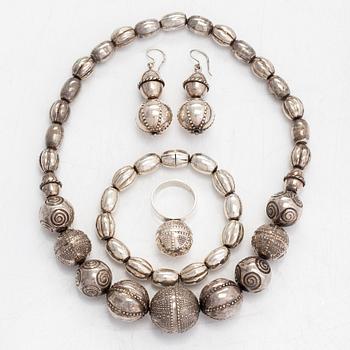 A set of silver "Halikko treasure" necklace, bracelet, ring and earrings. Kalevala Koru, Helsinki 1965-1972.