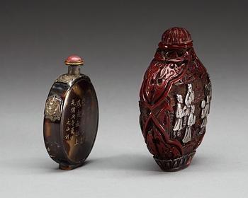 One lacquer and one turtoise snuff bottle, Qing dynasty.