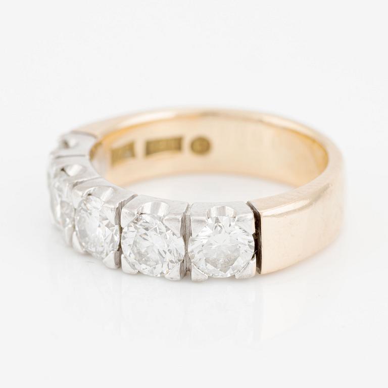 Ring, 18K white gold and gold with brilliant-cut diamonds, total 1.74 ct.