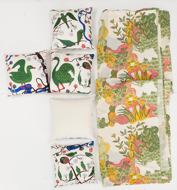 A set of five Svenskt Tenn pillows and two curtains.