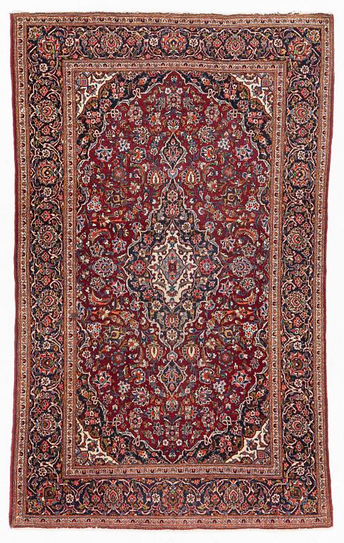 A rug, semi-antique/old, Kashan, ca 213 x 130 cm.