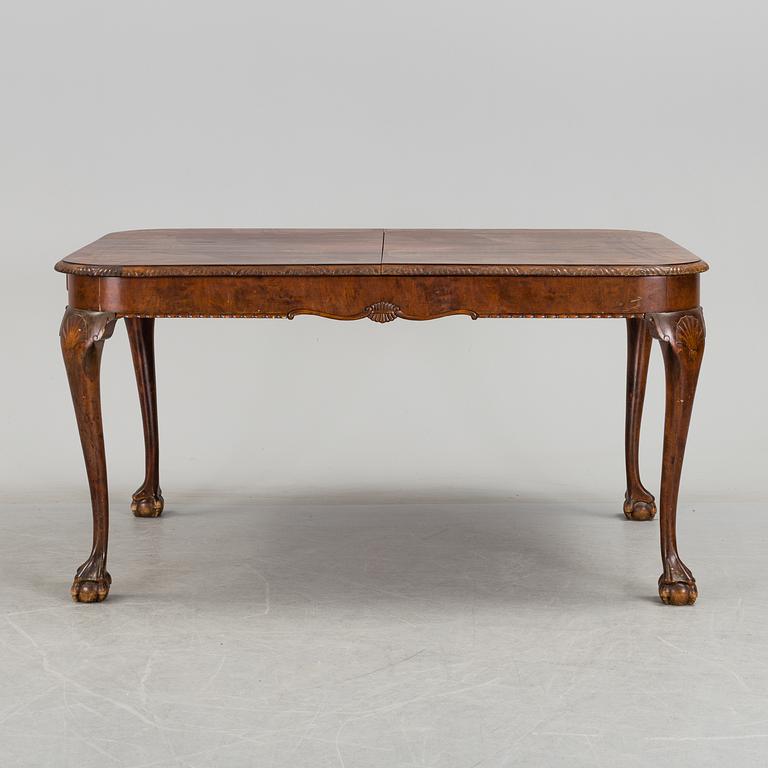 A 1920's 7 piece Chippendale-style dining group.