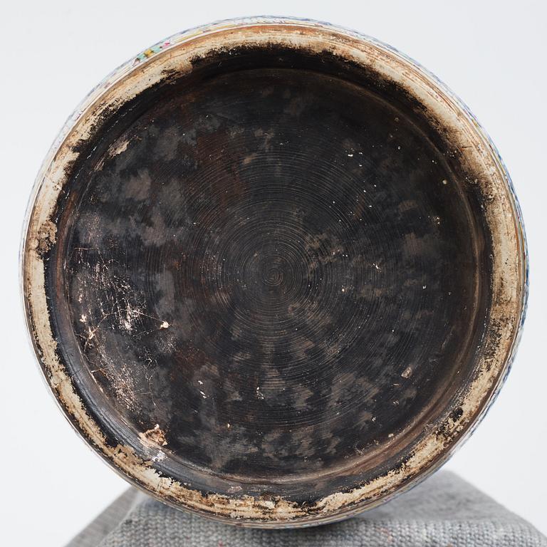 Praktvas, porslin. Qingdynastin, 1800-tal.