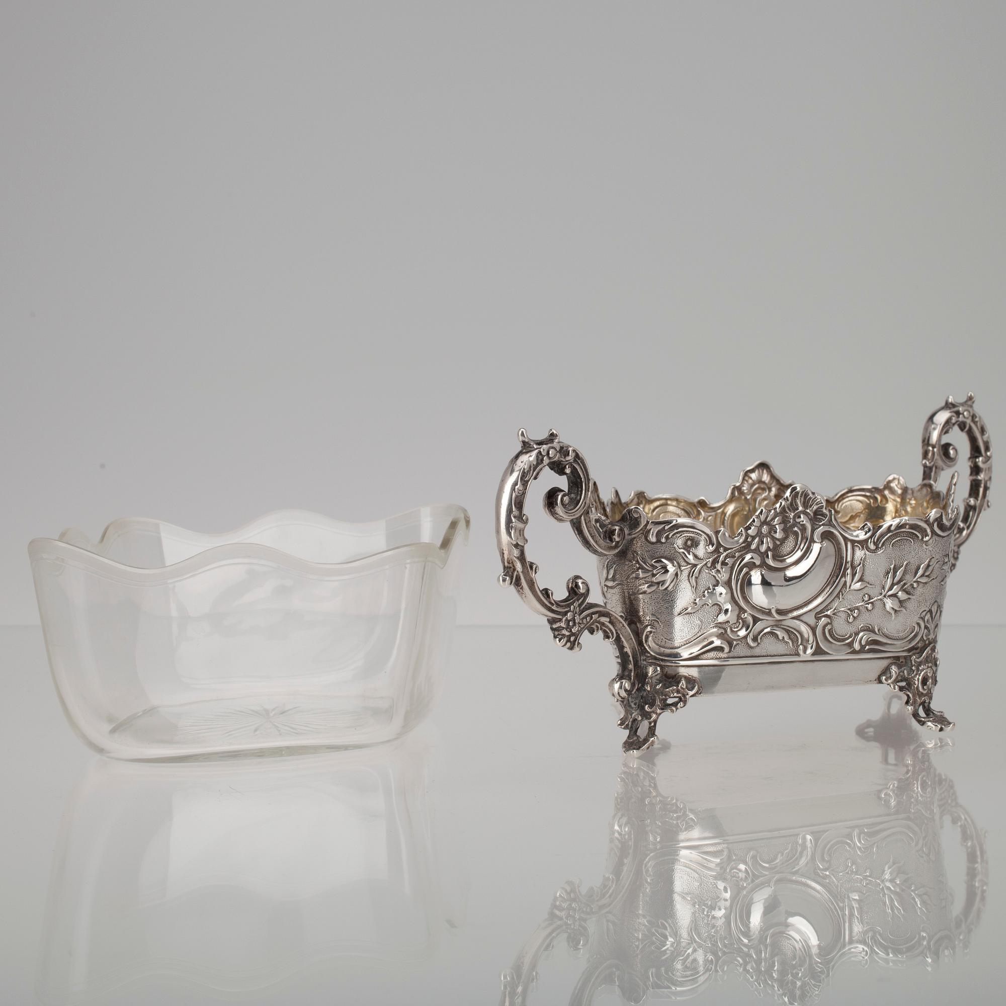 SILVER / GLASSKÅL, 800 silver. Nyrokoko, Wien början av 1900-talet. Silvervikt 203 g.