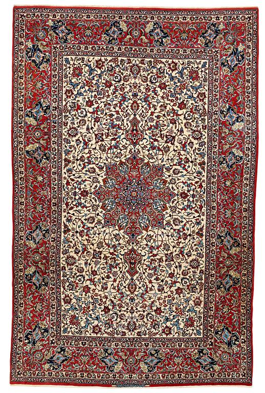 MATTO, a carpet, Old Esfahan, part silk, ca 327 x 209 cm.