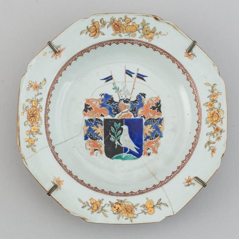 Three armorial dinner plate, Qing dynasty, Qianlong (1736-95).