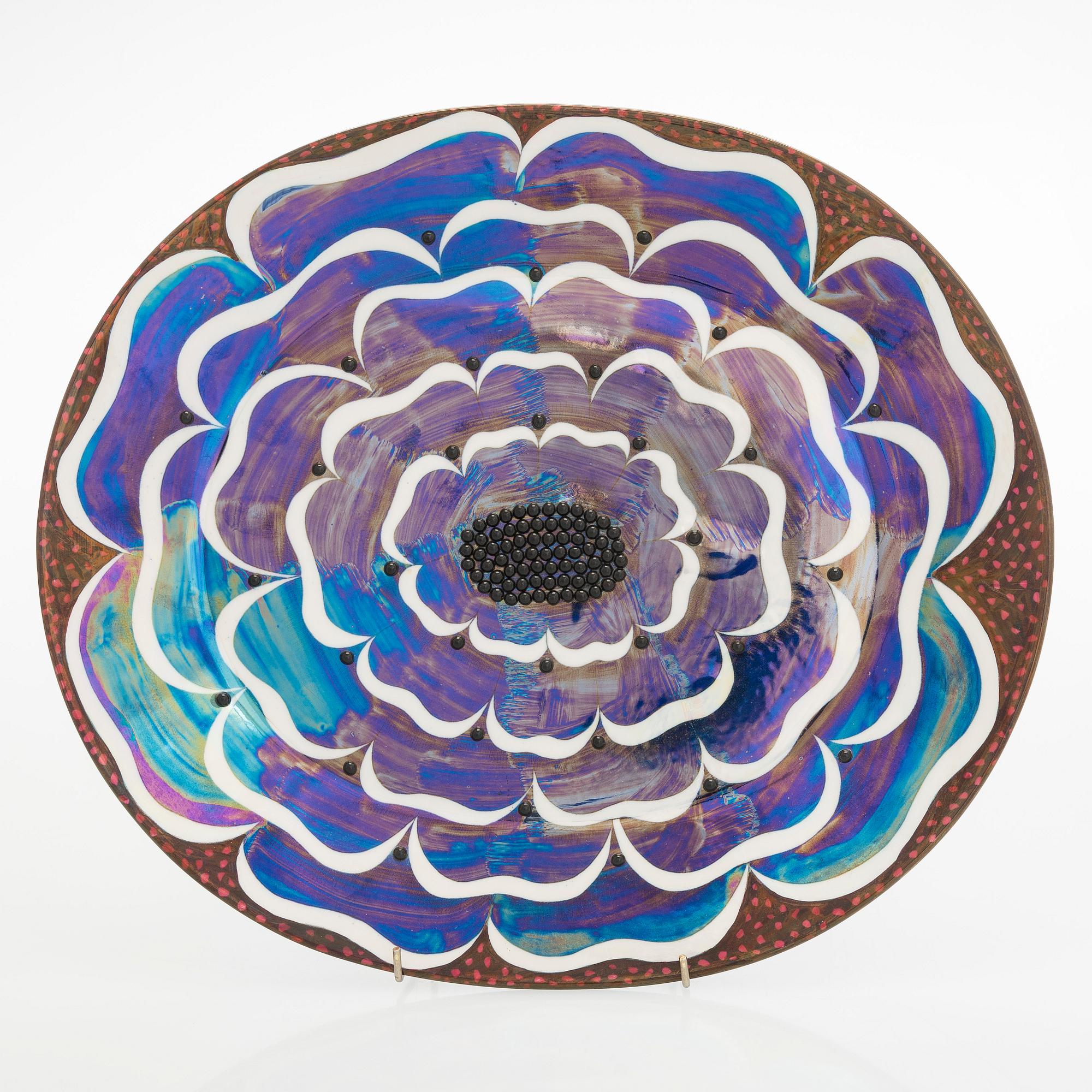 Birger Kaipiainen, a decorative ceramic dish, marked Birger Kaipiainen Arabia Finland.