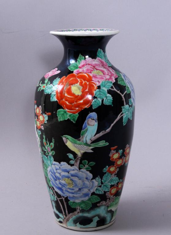 VAS, porslin. Kina 1800/1900-tal.