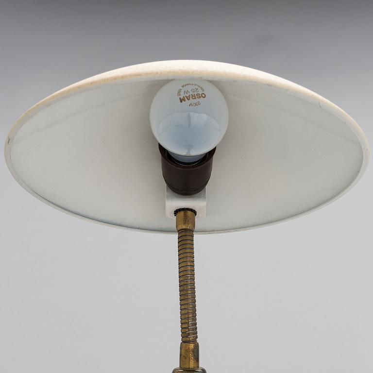 Bordslampa, K 11-25, Idman, Finland 1900-talets mitt.