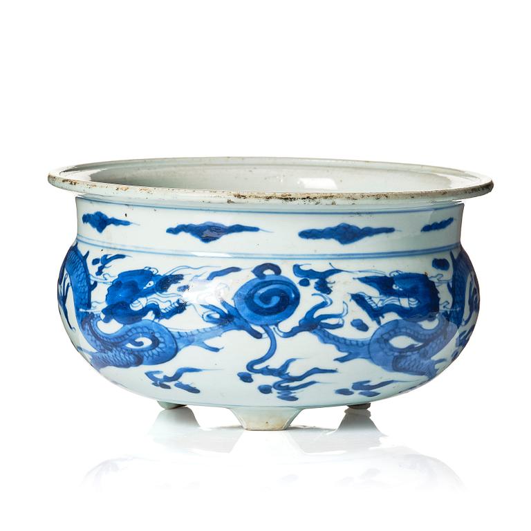 A blue and white tripod censer, Qing dynasty, 18th Century.