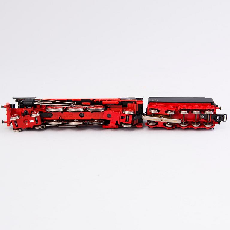 MÄRKLIN, sähkövetureita, 2 kpl ja vaunu, Saksa.