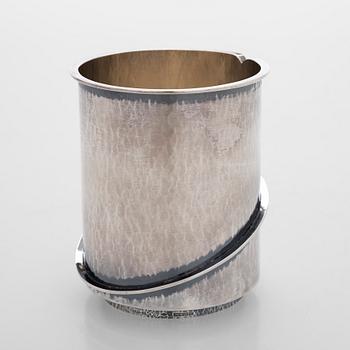 Maljakko, hopeaa ja pyöröhiottuja kvartseja, Pirkan-Kulta Tampere 1961.