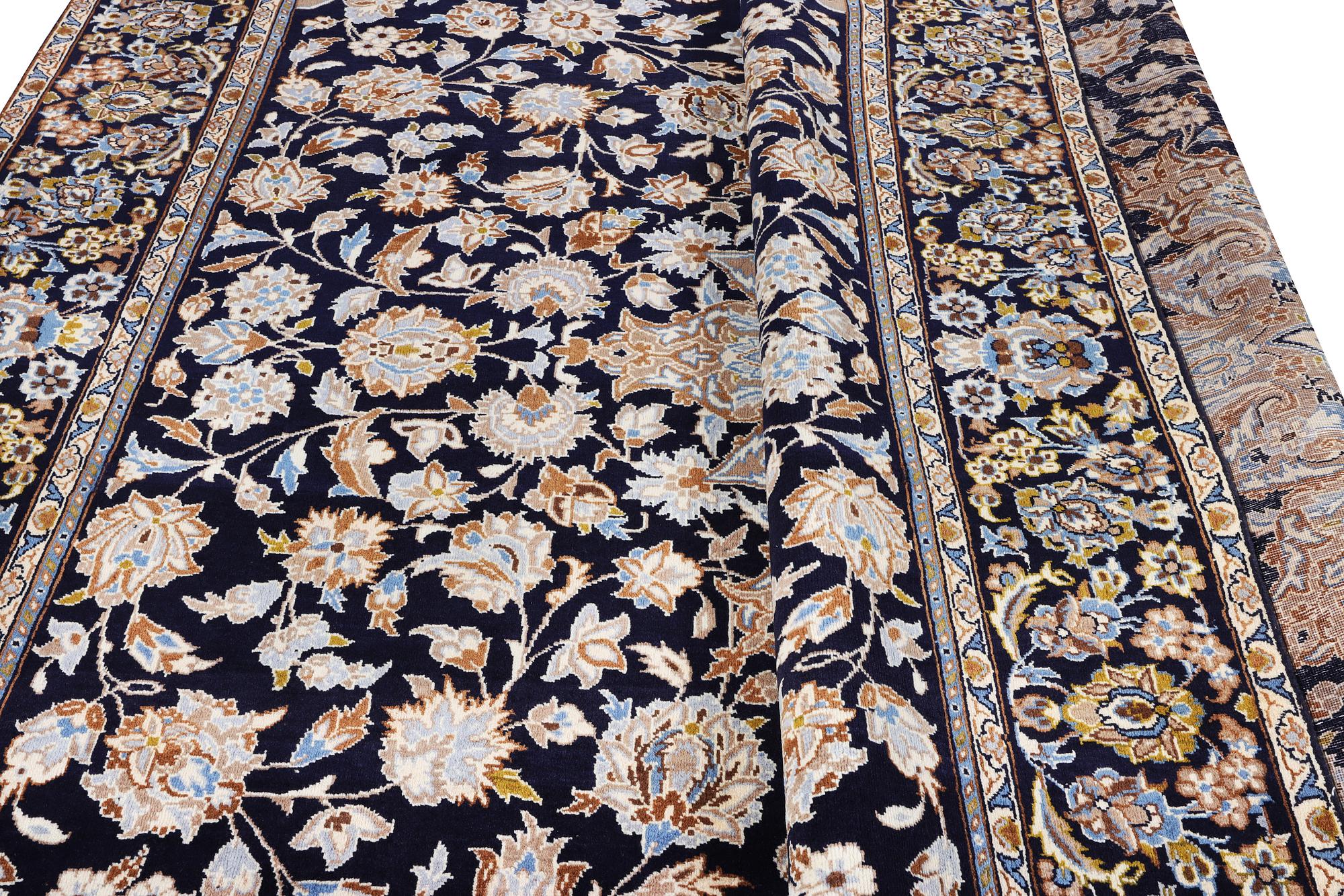 A Kashan carpet, c. 430 x 293 cm.