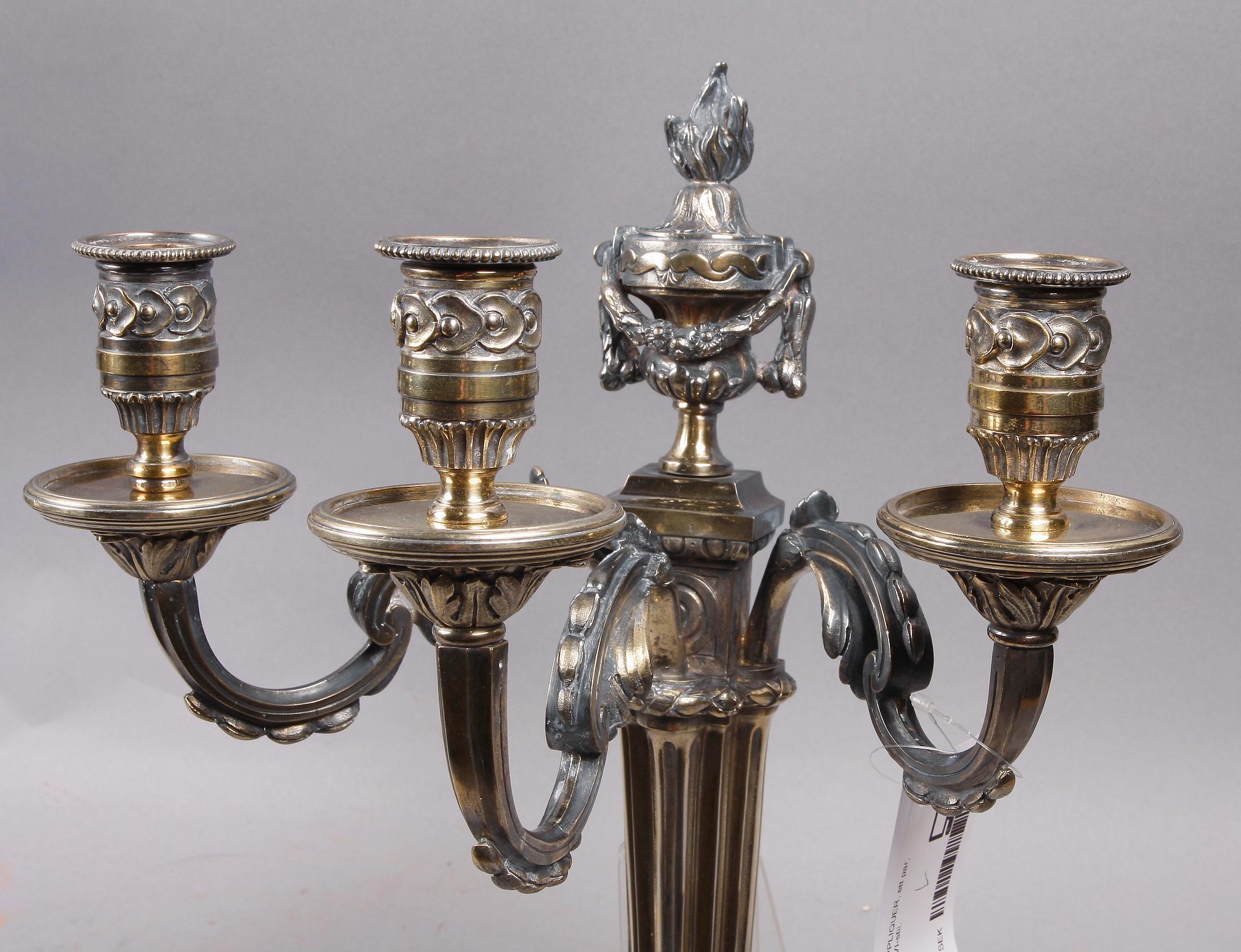 VÄGGAPPLIQUER, ett par, mässing Louis XVI-stil.