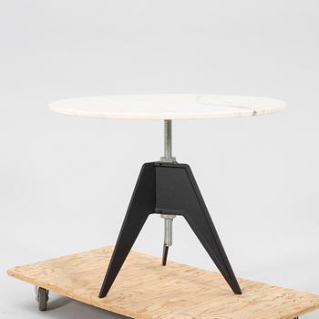 Tom Dixon,  bord "Screw table" designat 2007.