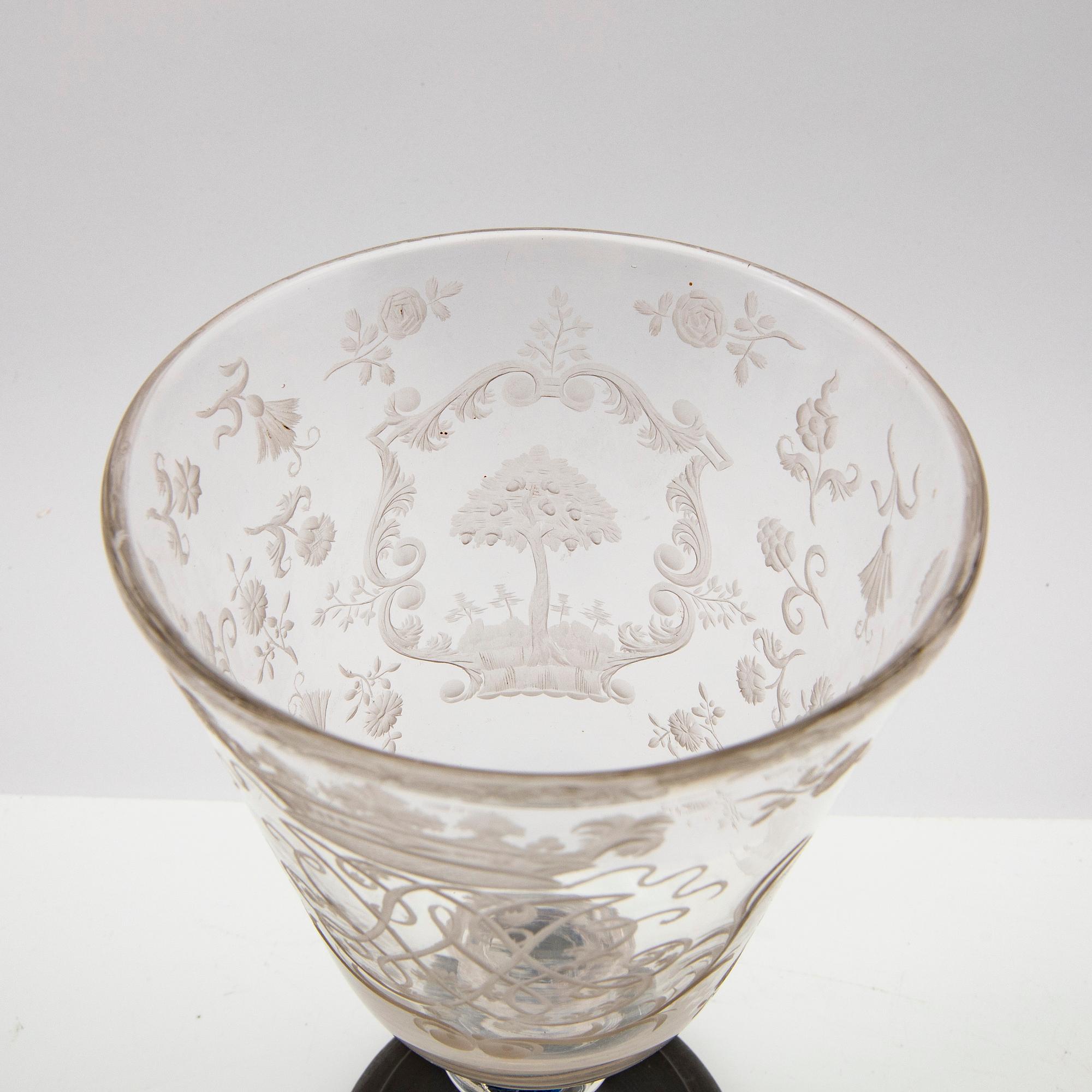 Cup with lid, glass, 18th century.