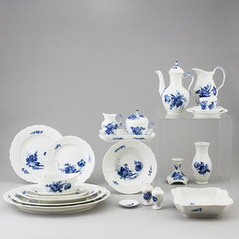 ROYAL COPENHAGEN, a 74 pcs dinner service.