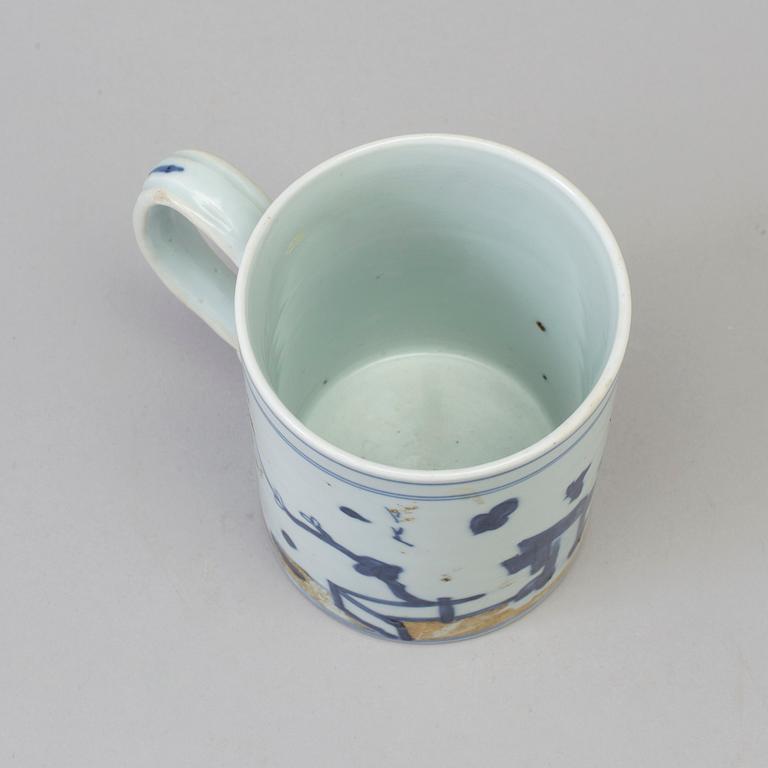 A blue and white jug, Qing dynasty, Qianlong (1736-95). 'Nanking Cargo'.