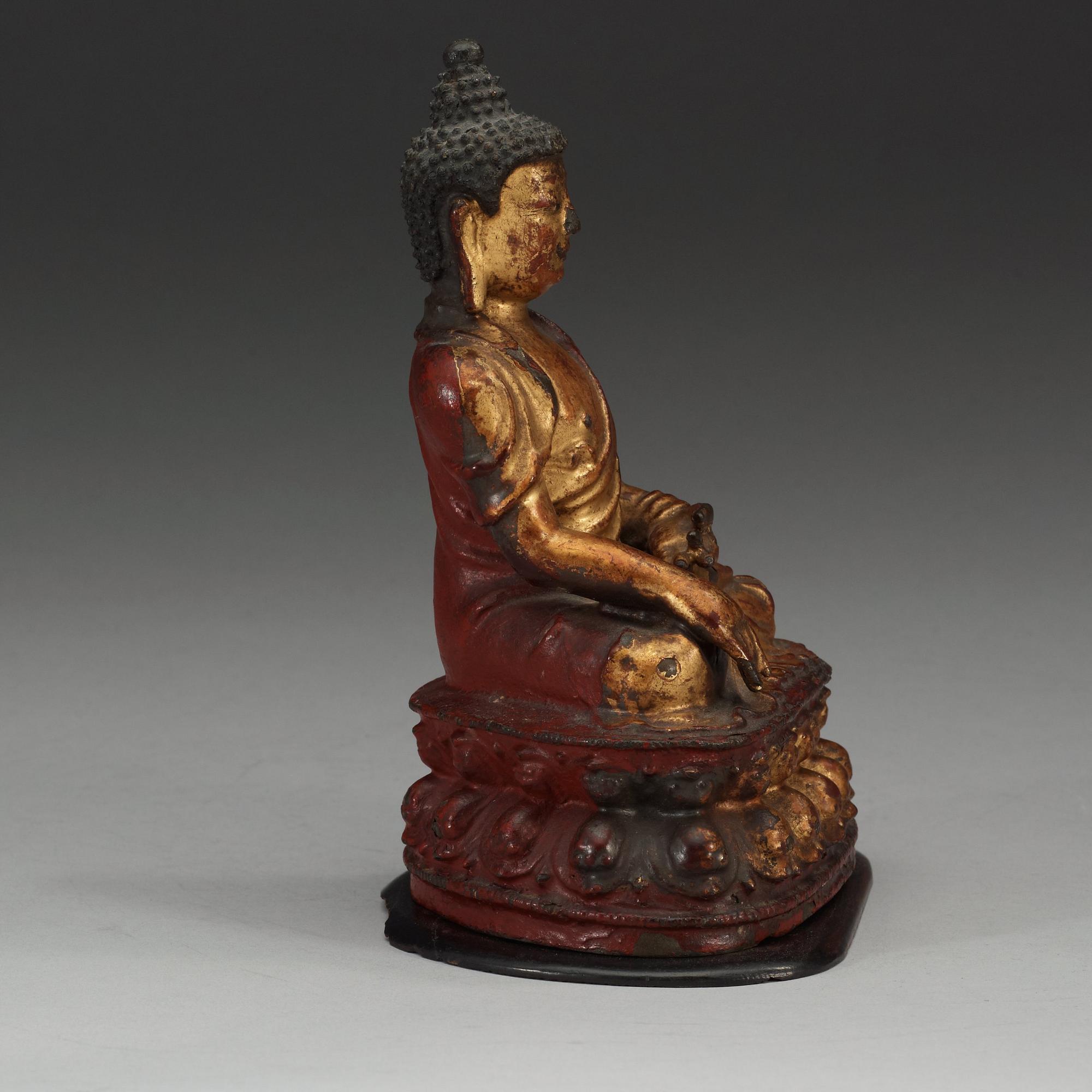 A partly gilt and lacquered figure of Buddha, Qing dynasty (1644-1912).