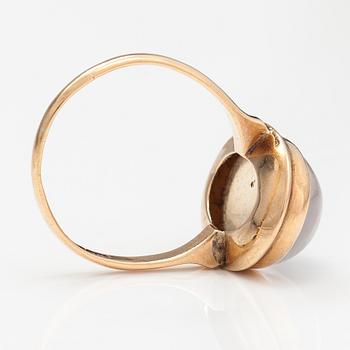 Ring klar sten, A 14K gold ring with a synthetic spinel. Reino Jaakkola, Helsinki 1957.