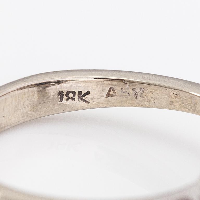 Sormus, 18K valkokultaa, safiiri ja timantteja n. 0.03 ct yht.