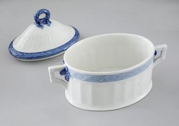 73 porcelian serving pieces, "Blå Vifte", Royal Copenhagen, from the second half of the 20th century.