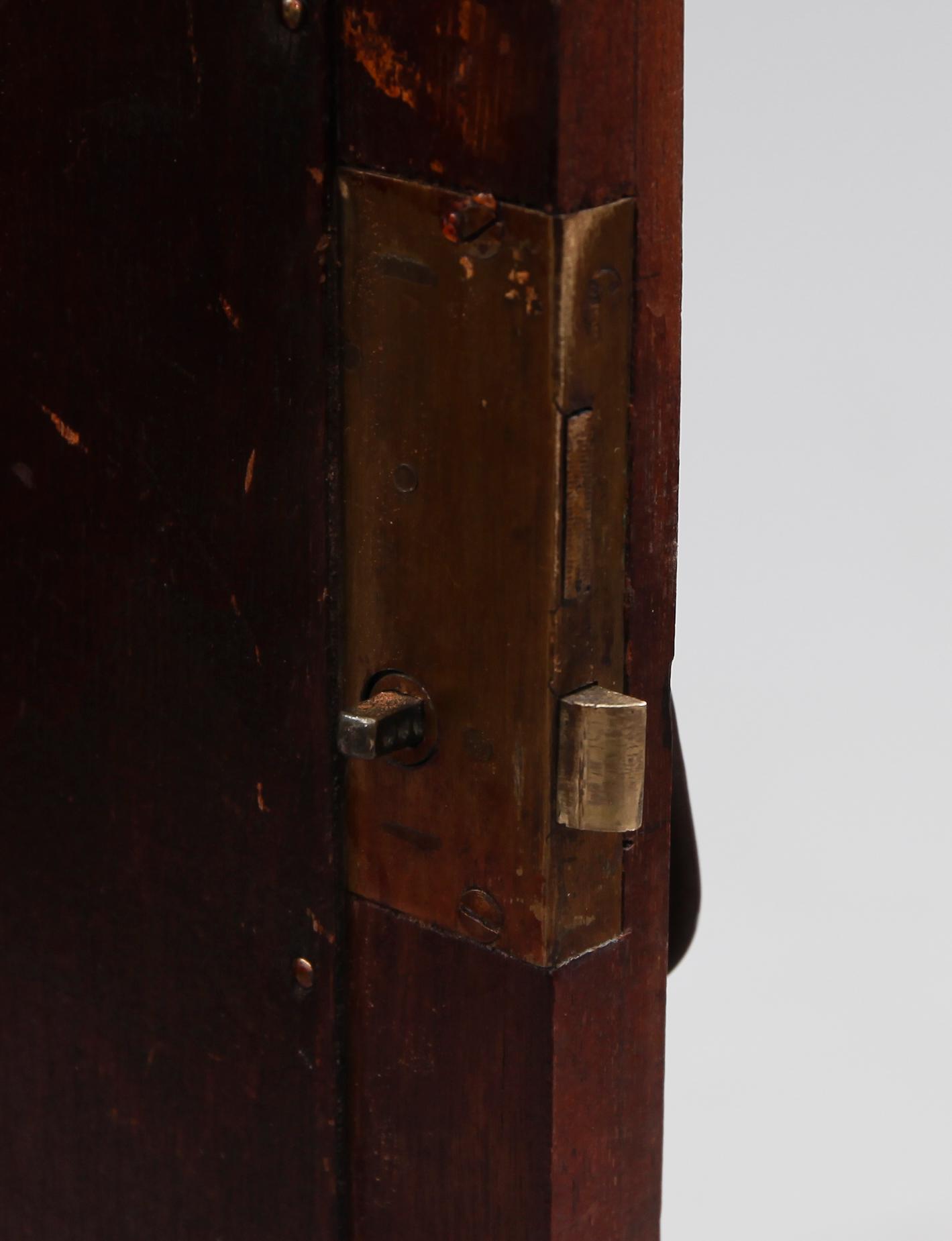 KLÄDSKÅP, England, 1900-talets första hälft.