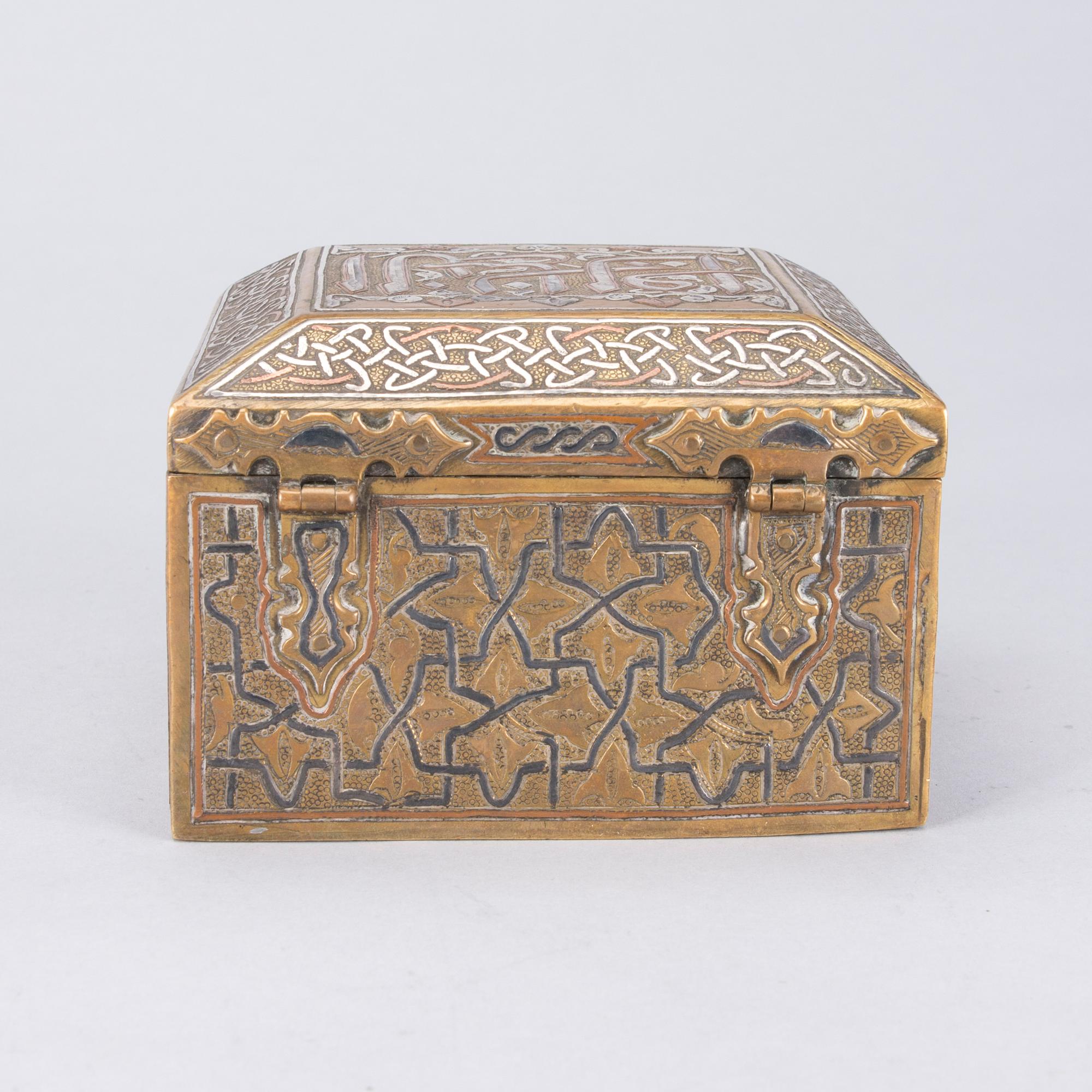 SKRIN, sk Cairoware, Mameluck-stil, Mellanöstern 1800-talets senare hälft.