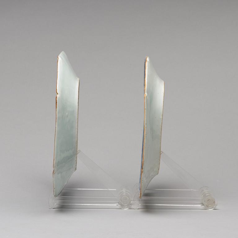 A pair of blue and white serving dishes, Qing dynasty, Qianlong (1736-95).