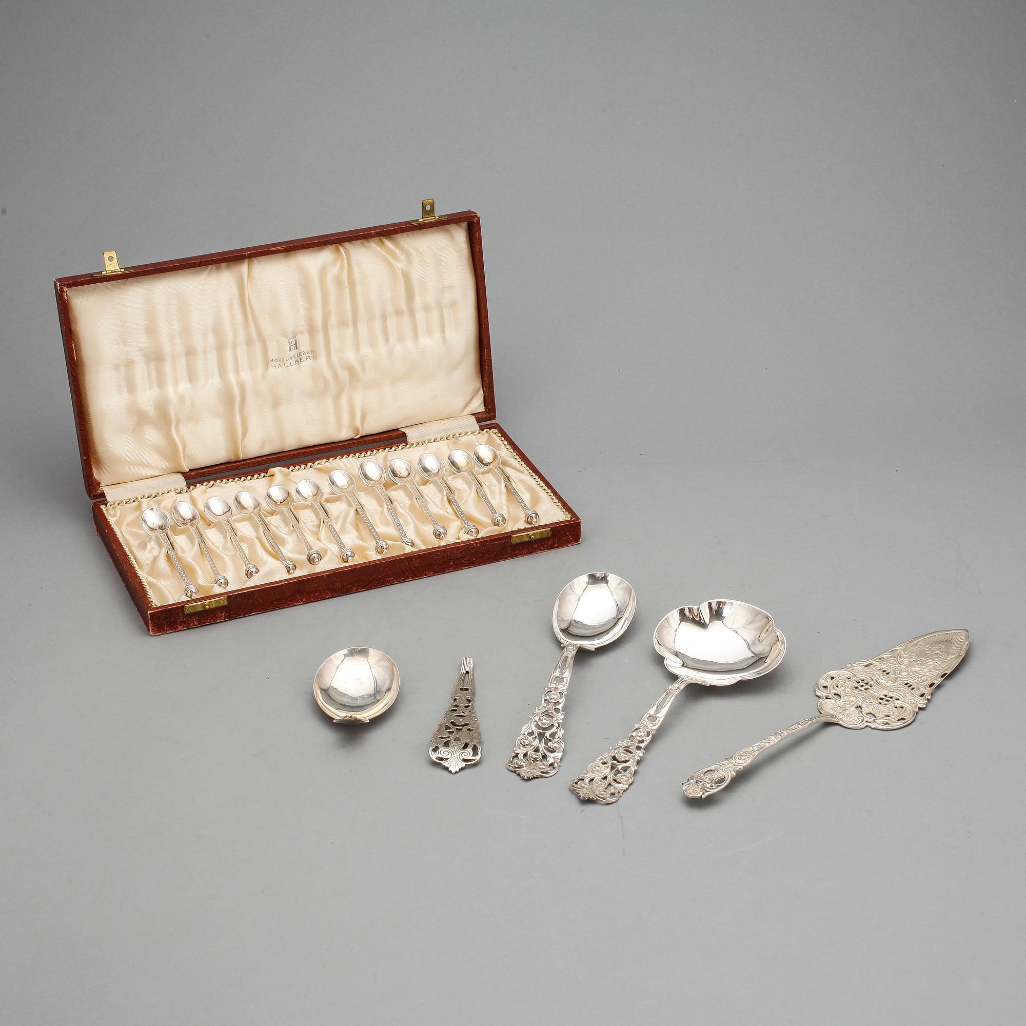 PARTI SILVER, 16 delar, bland annat Gewe Silvervarufabriken, Malmö, 1900-talets första hälft. Vikt ca 320 gram.