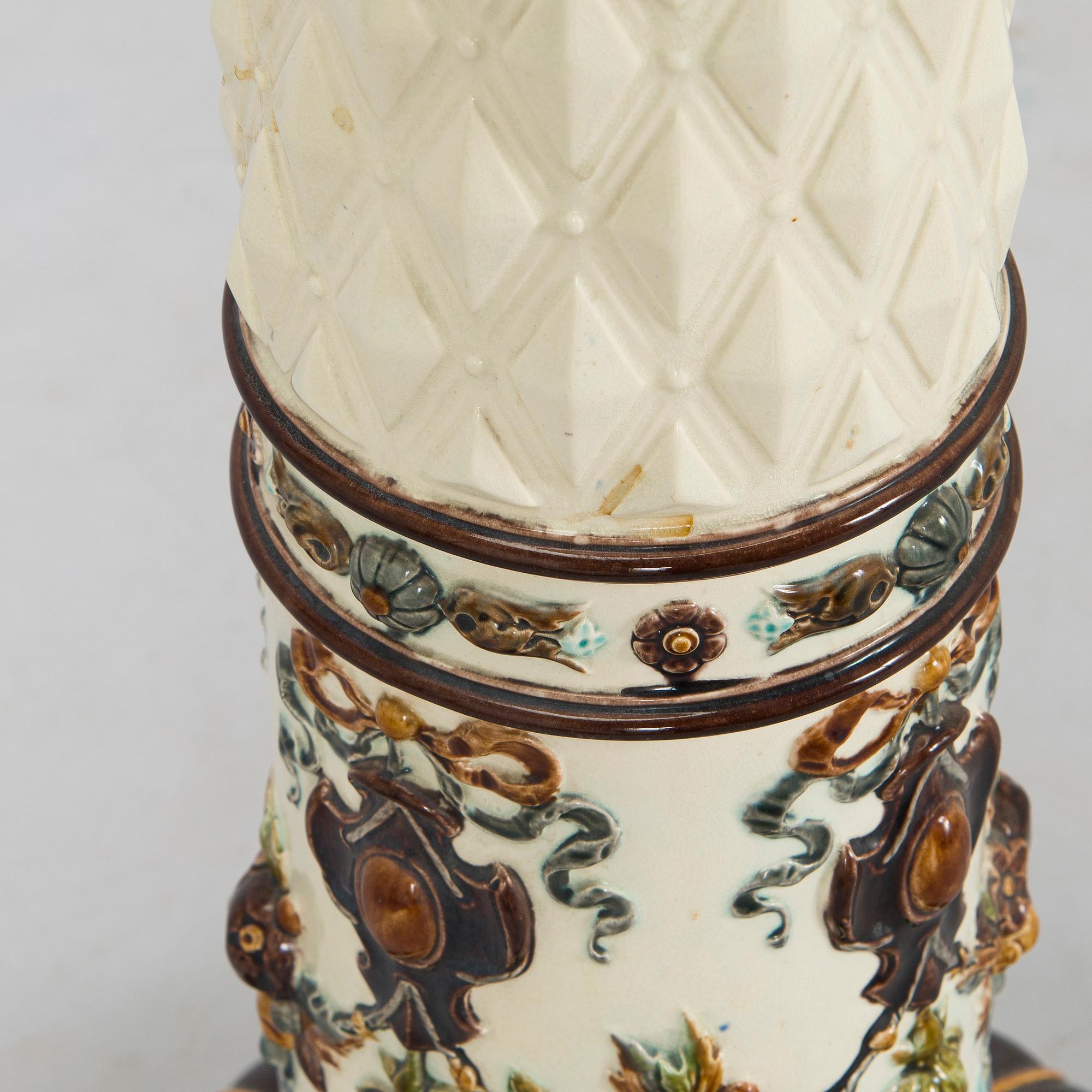 Kukkapylväs / jalusta, Arabia noin 1900.