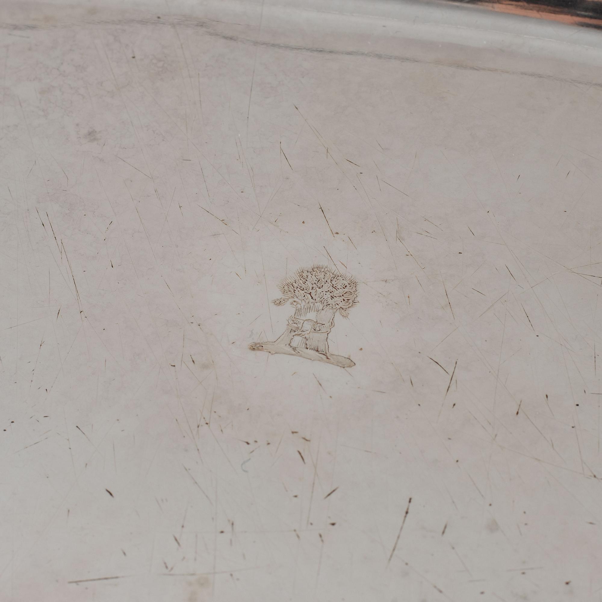 A pair of silver plated serving dishes with covers, first half of the 20th Century.