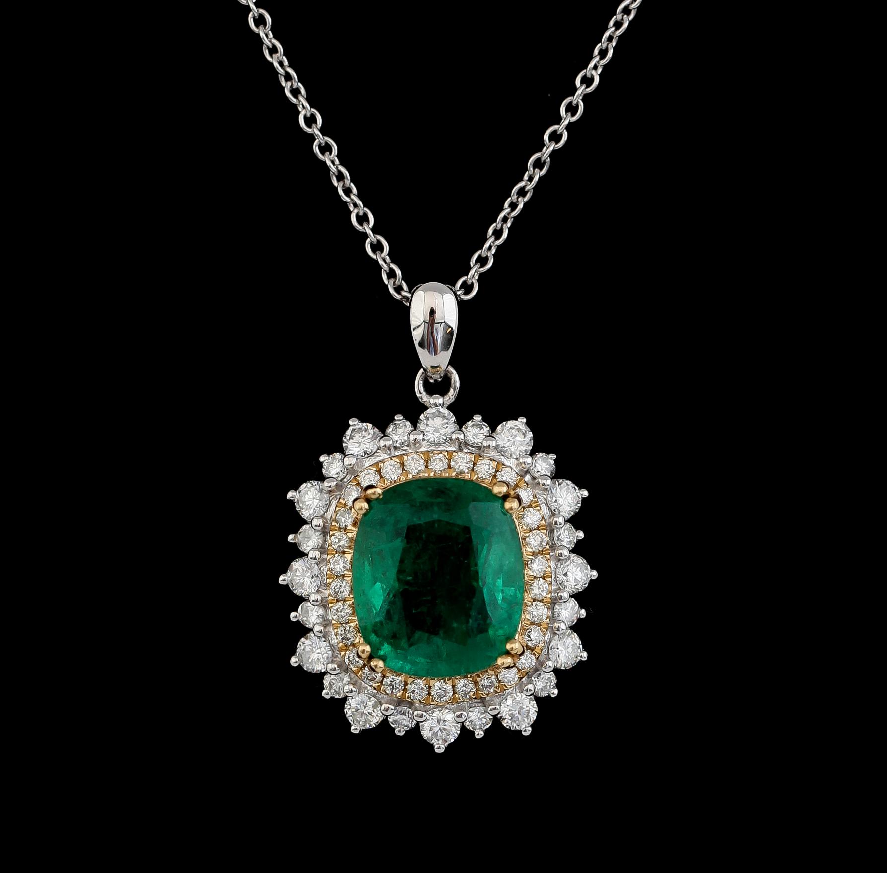 HÄNGE med KEDJA, 18K gult/vitguld, smaragd ca 3.50 ct, diamanter tot ca 0.82 ct.