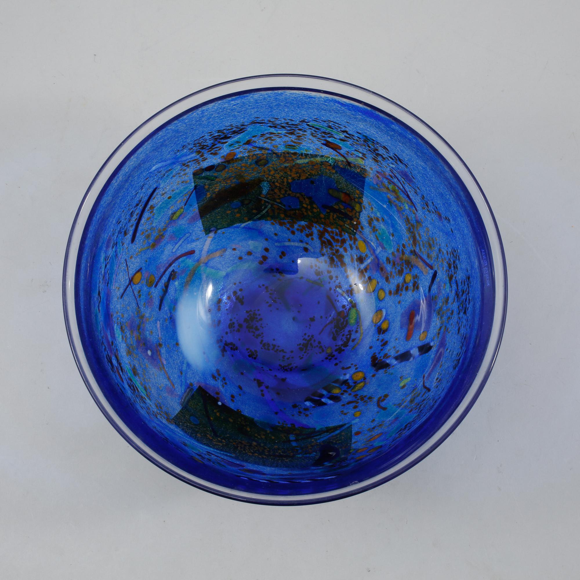 FLASKOR, 2 st, VAS samt SKÅL, glas, Bertil Vallien, Kosta Boda, två signerade delar.