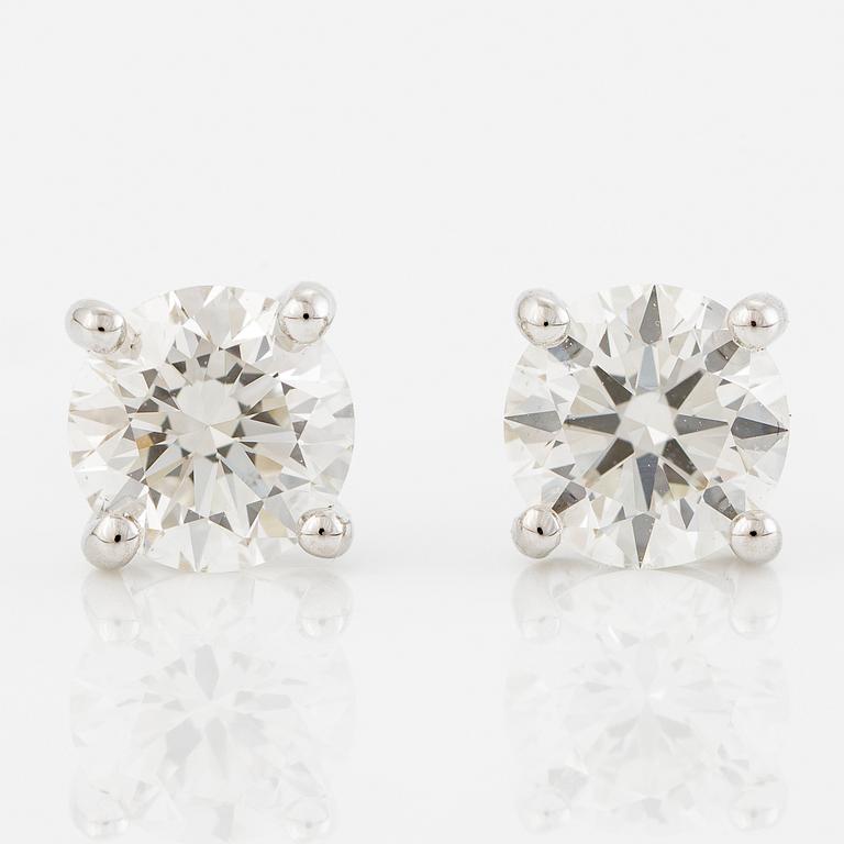 Earrings 18K white gold with brilliant-cut diamonds.