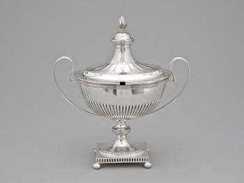 SOCKERSKÅL, silver, K Andersson, Stockholm, 1906. Ca 678g.