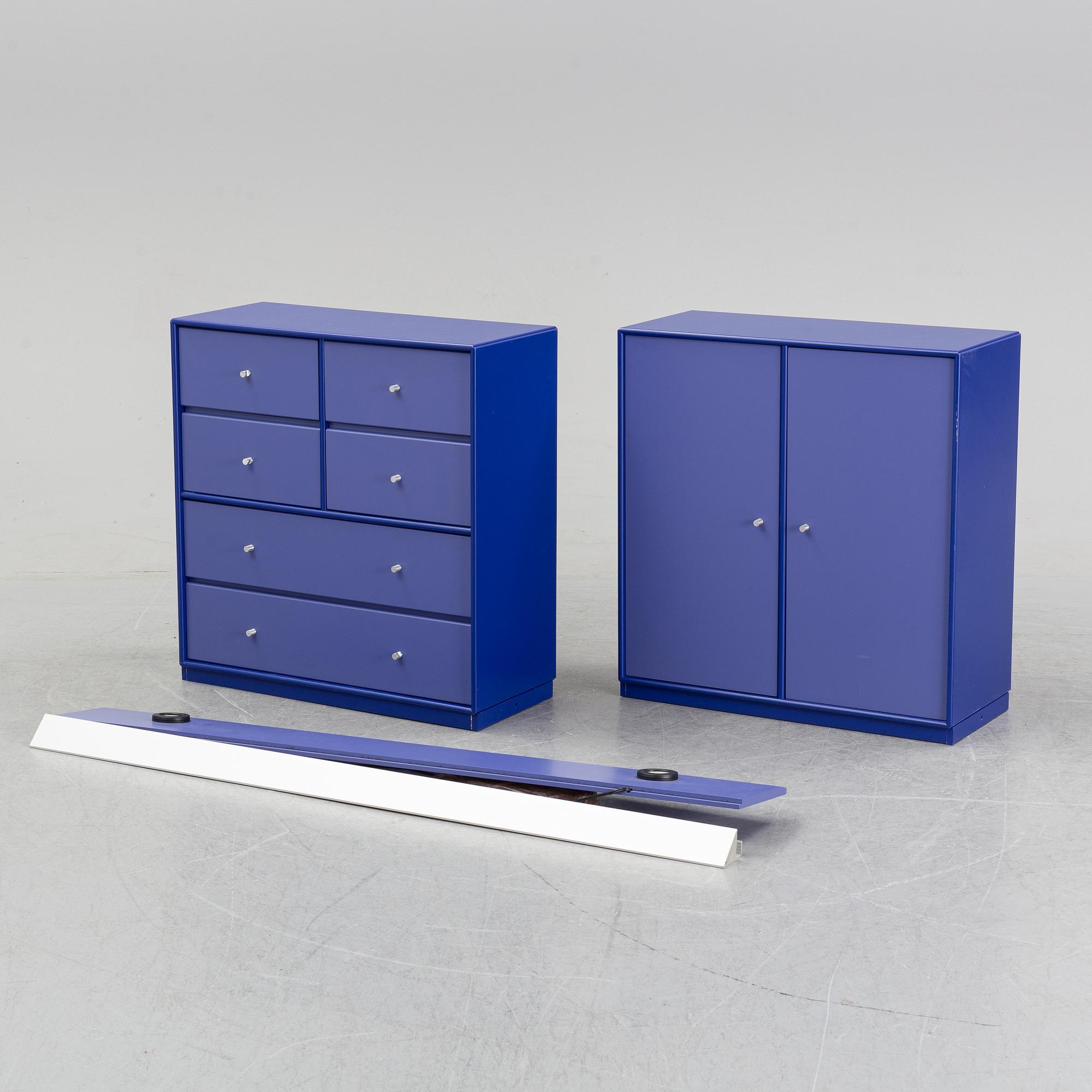 Byrå, skåp samt hylla med spotlights, Montana, Danmark.