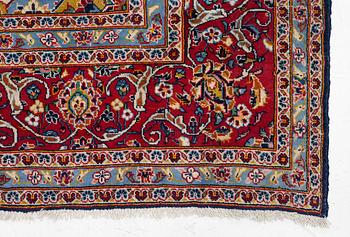 A Kashan carpet, a. 420 x 290 cm.