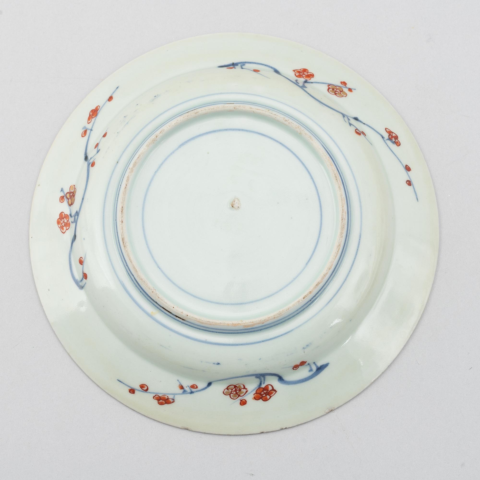 A pair of Japanese Imari plates, Edo, 18th century.