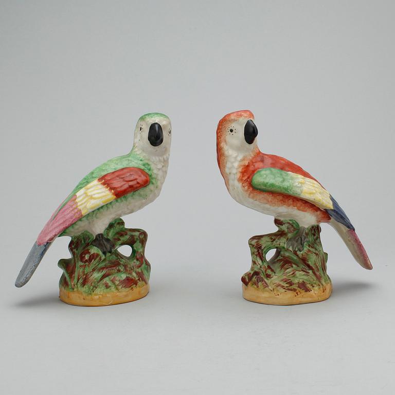FIGURINER, ett par, fajans, England, 1800-tal.