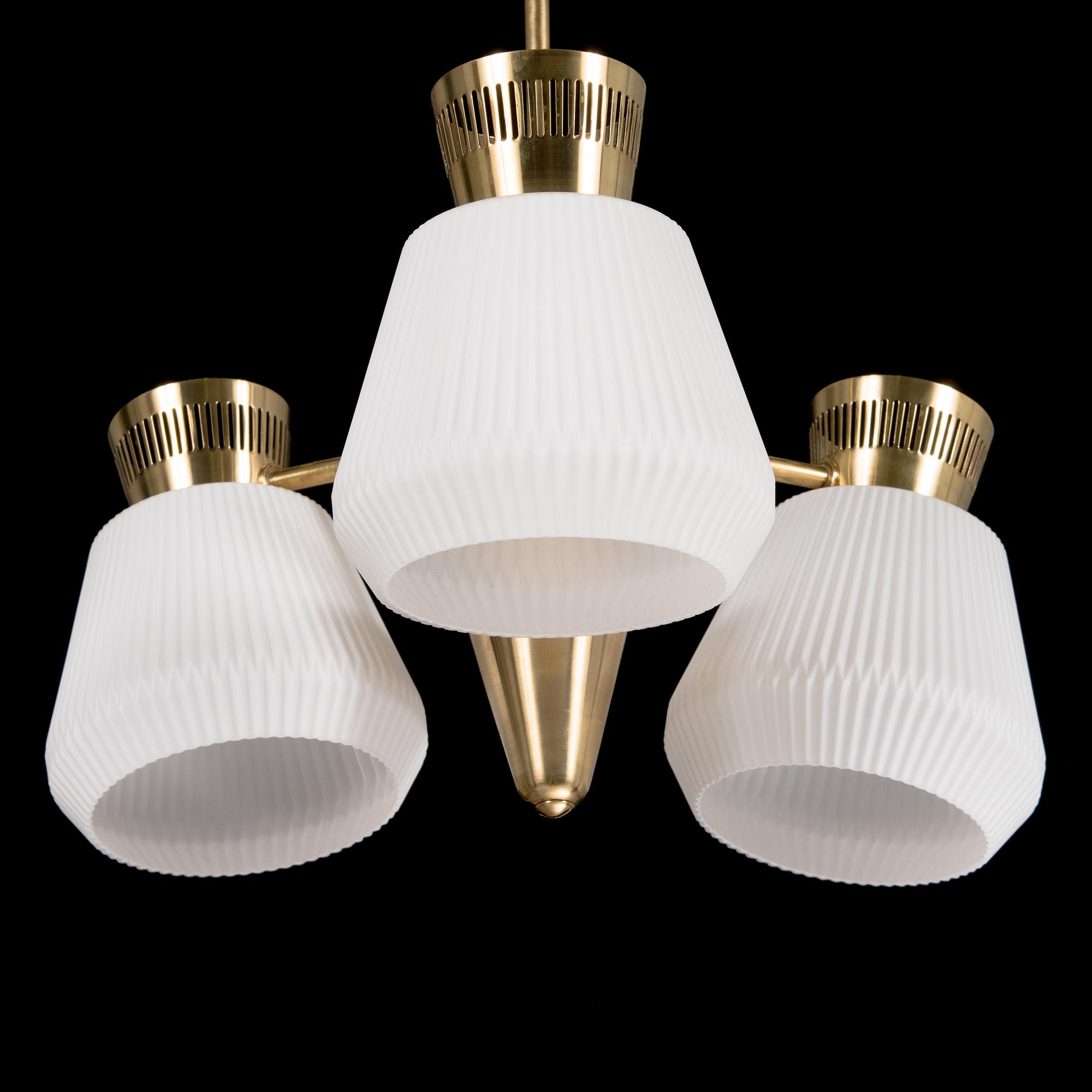 A 1960's chandelier for Itsu.