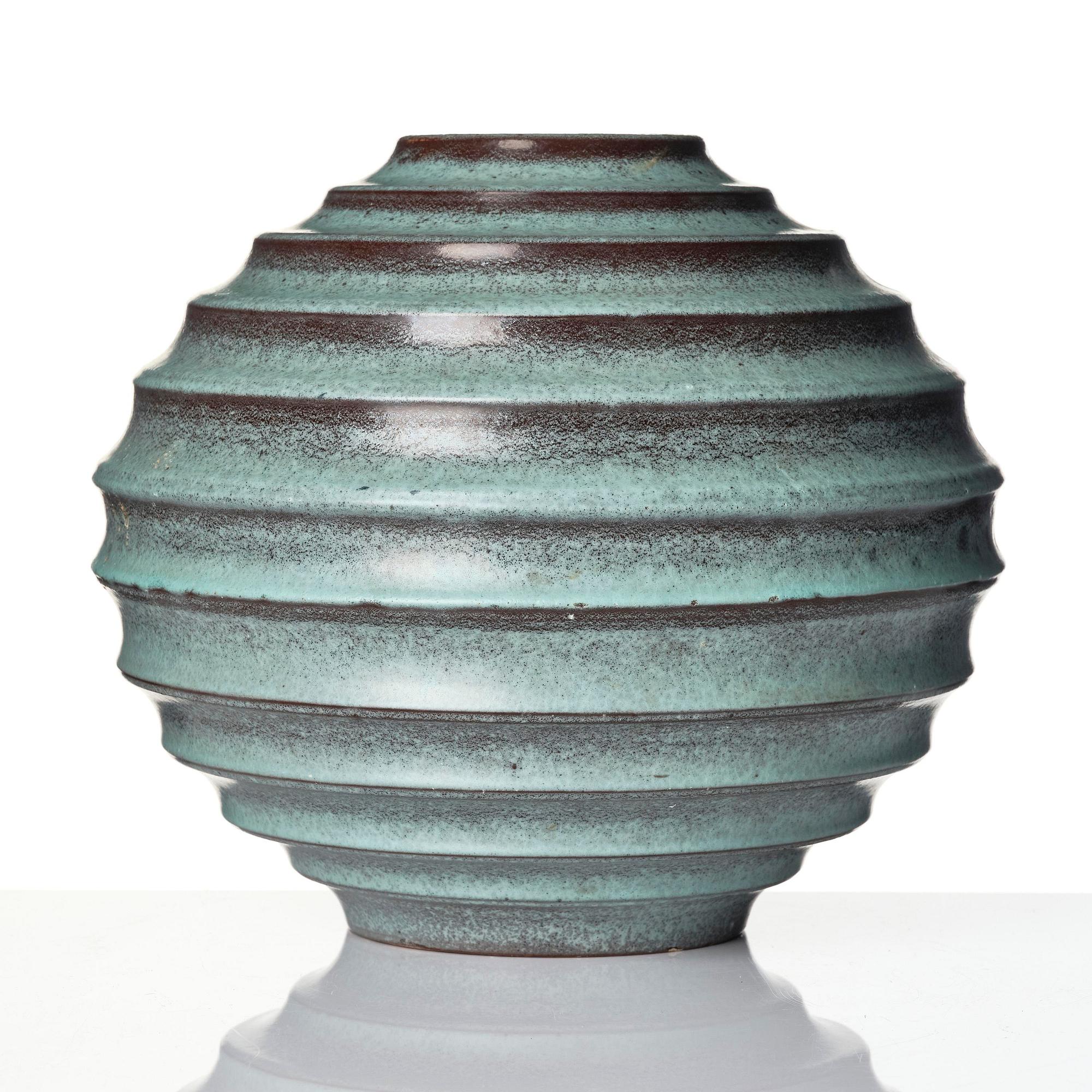Ewald Dahlskog, a spherical faience vase, model D9/3, Bo Fajans, Gävle, 1930s.